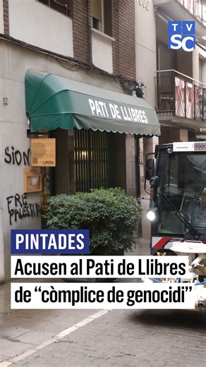 Televisió Sant Cugat on Instagram: "@patidellibres la llibreria del c/ de Sant Ramon, ha aparegut aquest dimarts amb pintades a la seva façana amb missatges que l’acusen de “sionista” o “còmplice de genocidi”. Mont Soler, propietària Pati de Llibres: “Vull expressar el meu rebuig més profund davant d’aquest atac, que considero no només contra la meva llibreria, sinó també contra els valors de convivència i respecte que sempre he defensat. Pati de Llibres no és un espai de confrontació política.