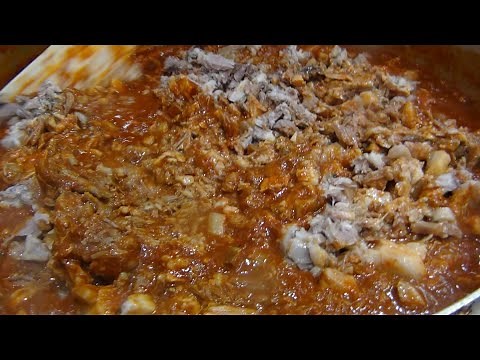 How to cook pork head for the tamales