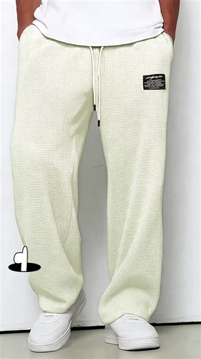 Pantalon de survêtement pour homme, style décontracté pour les trajets quotidiens, détail d’étiquette surélevée, coupe ample, taille basse, usage quotidien, style polyvalent #fyp #viral #trending #fashion #style #mensfashion #menswear #menstyle #streetstyle #ootd #outfit #look #fashiontok #styleinspo #outfitinspo#menfashion #menwear #mensclothing #menoutfit #guysstyle #menslook #dapper #casualmen #formalmen #smartcasual