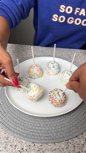 These cookie pops are so easy to make 🤯 | The Shaba Kitchen