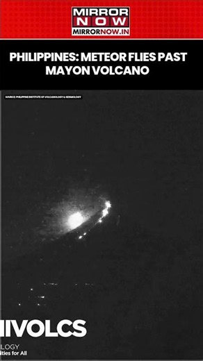 Philippines: Meteor Fireball Seen Flying Past Mayon Volcano During Eruption | Watch #shorts