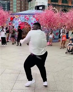 327K views · 10K reactions | Bon samedi à tous sur TRACE AFRICA ! Qui a prévu quoi ce soir ?  | TRACE Afrique | Facebook