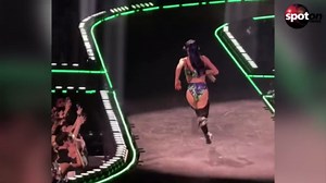 Bra incident on stage: Katy Perry's cool reaction