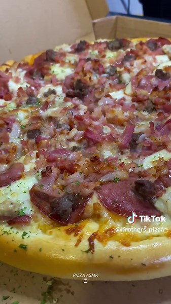 Brothers Pizza Delights: A Food Lover's Craving