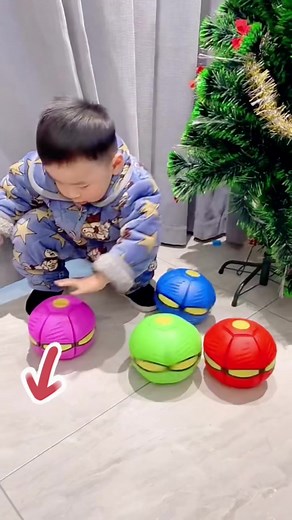 A fun flying saucer stepping ball #toy that can transform into a #ball #parentchildinteraction #parent-child #childrentoy #toyrecommendation #foryou #tiktok