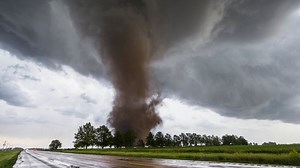 Tornado tobt sich gestern Abend in deutscher Großstadt aus: "Dachziegel zerstört, Bäume entwurzelt"