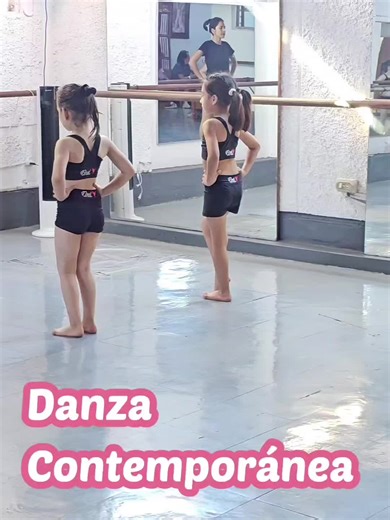 Danza Contemporánea aprende desde los 6años y desarrolla tu creatividad a través del cuerpo y la música. 📲 992037447 📩 Escríbenos al DM