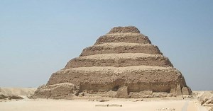 Quelle est la pyramide la plus ancienne d'Égypte ?