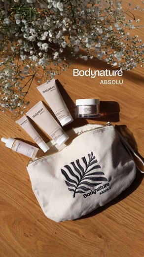 Une efficacité totale, sans concession ! C'est de cette promesse qu'est née la gamme Absolu. Notre nouvelle gamme anti-âge innovante associe le végétal et la technicité, pour une action globale sur les signes de l'âge : un teint éclatant, une peau raffermie et des rides lissées, dès 28 jours. Cette gamme vous offre une routine beauté complète : ❤️Un Exfoliant enzymatique anti-âge ❤️Un Masque confort anti-âge ❤️ Un Sérum concentré anti-âge ❤️ Un Soin contour yeux anti-âge ❤️ Une Crème légère anti