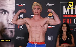 Karl Albrektsson avslutad i Bellator-debuten