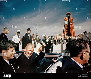 CAPE CANAVERAL Fla. -- Astronaut John H. Glenn Jr. gives a double thumbs-up as he and President John F. Kennedy arrive at the Cape Canaveral Missile Test Annex in Florida. Glenn's Mercury Atlas 6 mission lifted off from Launch Complex 14, in the background, on Feb. 20, 1962 Stock Photo - Alamy