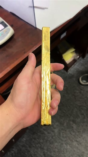 Scrap electronic components refine gold. At the same time, we also recover iridium, rhodium, ruthenium, platinum, palladium and other precious metals.#Pgm #Precious