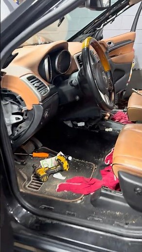 2012 Jeep Cherokee HVAC Diagnostic | Broken Actuators & Melted Seals