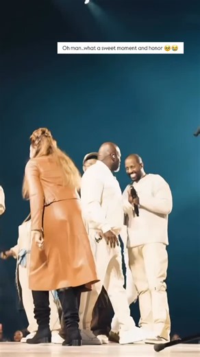 Still in awe that I got the sweet opportunity to sing with some of the greatest legends in the industry. I grew up listening to them, so to stand on the same stage was literally a dream. What an honor and unforgettable moment 🥹😭#GodIsSoAmazing #GodThankYou #ReunionTour2023 | Ariel Campbell