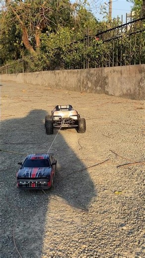Small vs Big Rc car:Tug of war