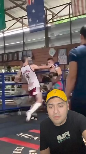 Gran habilidad para esquivar esa patada #muaythai #kickboxing #ufc #mma #viralshorts | El Golpe MMA Reactions