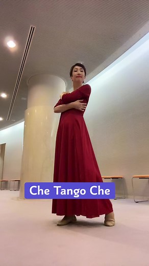 ジャズダンスの舞台がありました。名倉加代子先生振付のダンスは、大人カッコ良さ！ ご一緒した中には86歳の方もいらして、生きて行く励みになります。 ほんの触りを本番舞台の直前、楽屋前のロビーで、こっそり踊ってみました。 実は、2回目のコロナに罹り、リハーサルは参加出来ず、本番からの出演となりました。 そんな状況を許してくださった名倉先生や、同じクラスの皆様に、心から感謝です。 #ジャズダンス #タンゴ #名倉加代子 #名倉ジャズダンススタジオ #舞台 #CheTangoChe #tango #コロナあけ