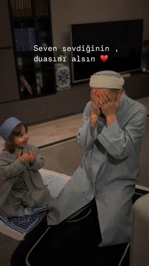 İrem Şen Yılmazer on Instagram: "Bu videoyu çok görüyordum ilyasa dedim namaz sonunda bi aslan zeyde deneyelim suratına bakın😂Seven sevdiğinin duasını alsın 🕋 #instagram #kesfet"