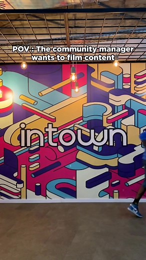 Behind the scenes : an average day for a community manager! Running after deadlines and their colleagues 🏃‍♀️💨 #corporatetiktok #foryoupage #fyp #bettertogether #communitymanager