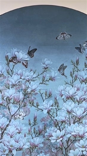 📣 On view until January 11, 2026 📍Varley Art Gallery of Markham 💰 Free admission | About 𝗞𝗲𝗷𝗶𝗲 𝗟𝗶𝗻: 𝗔 𝗚𝗮𝗿𝗱𝗲𝗻 𝗼𝗳 𝗠𝘆 𝗢𝘄𝗻 | Kejie Lin’s (@kejie_lin33) garden is both her subject and her studio. A former landscape architect who later immigrated to Canada, Lin brings a rare fluency to her work, blending scientific observation with intuitive care. Drawing on the centuries-old tradition of Chinese ink painting (𝗴𝗼𝗻𝗴𝗯𝗶 工笔) — a meticulous realist style demanding precision a