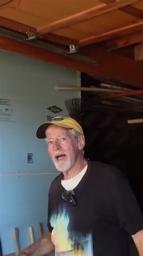 》Stefano Creatini《 | How this Farmer Built a Cheap Walk-In Cooler Commercial walk-in coolers can cost thousands, but you can build your own for a fraction of... | Instagram