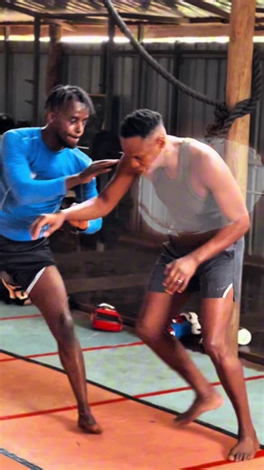 Last week wasn’t just another class — it was a reminder of what good events do for a community. The seminar led by Kru Tekano brought together sharp minds, open students, and an honest exchange of skill. No ego, no shortcuts — just real Muay Thai, taught with clarity and intention. These are the rooms that raise the overall level. Grateful to be part of moments like this.