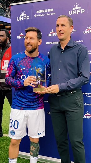 🏆 Leo Messi - #UNFP Player of the Month for September ⚽️✨ #Ligue1 #TrophéesUNFP