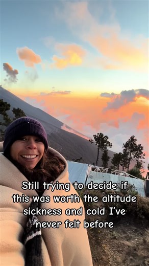 What they don’t tell you about Acatenango… It can be so cold at the top of the mountain and paired with altitude sickness it can be the worst pain and cold you’ve ever felt. Our cabin fit 18 people. 6 on the floor, 6 mid level, 6 on top so be prepared to spend the whole night listening to people snore and talk at full volume. There were no sleeping bags, just one blanket per person and no pillow. Lucky I packed my own blanket and wore it the whole time we were at the top of Acatenango. #acatenan