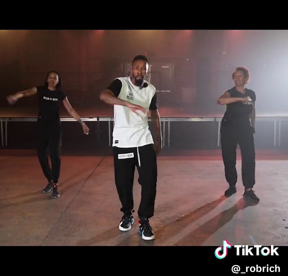 Free dance tutorial out now! Enjoy our “Missy Elliot Vibes” tutorial for FREE!! Click the link in bio and let’s get grooving! #tutorial #beginner #hiphop #dance