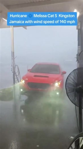 2.1M views · 2.9K reactions | ️  Imagens chocantes de Kingston, Jamaica, mostram os estragos do furacão Melissa, que avança pelo Caribe com força devastadora. #Hurricanemelissa #Melissa #Jamaica | Lakayinfo | Facebook