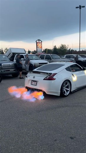 370z Shooting flames #carshow
