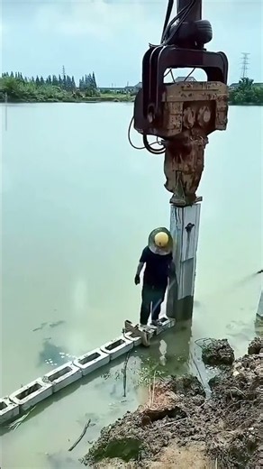 How on earth do you maneuver that excavator to stay so perfectly vertical and steady? #chinawonder