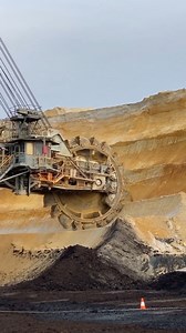 Huge bucket wheel excavator 🍒👀💗😱💪 🔴iloveyou❤️ #chatgpt #BingChilling #RealCartagena #cr7 #TransformersRiseOfTheBeasts #MacAllister #trending #DjRen | Dj Ren