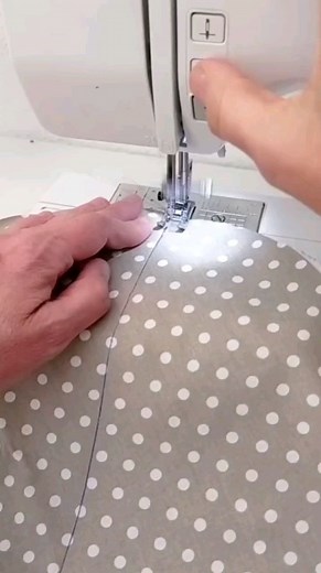 18K views · 1K reactions | Wowww Excelente idea  Lo bueno también se comparte  Dios nos Bendice  #patchworkdeclaudia #tutorialpatch #tutorialpatchwork #patch #patchwork #patchworkfacil #labores #laboresdelhoga #costura #costuracreativa #costurafacil #sewing #easysewing #diy #diycrafts #crafts #handcrafts #handmade #hechoamano #tutoriales #patrones #diyfreetutorial #monederos #costura #amolar costura | C. Aranda | Facebook