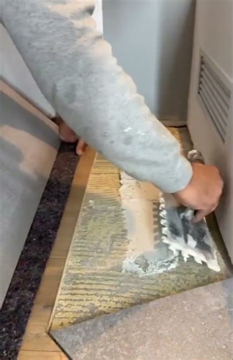 Tipps/ Tricks/ life hack/ tools/ Parkett/ Holz/ Kleber/ Vinyl/ sanieren/ Fliesen/ kitten/ bohren/ Öl