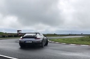 Here's Chris Harris Viciously Drifting a 2018 Porsche 911 GT2 RS
