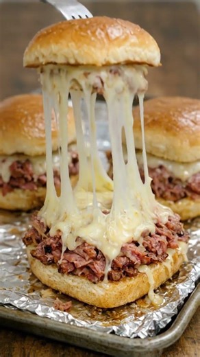 🍔🔥 Cheesy Roast Beef Sliders (Only 4 Ingredients!)
