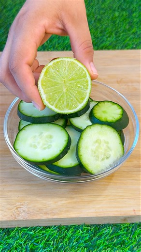 Mezcla pepino con limón y aceite de oliva. #shorviral #fypシ #parati #batidosaludable