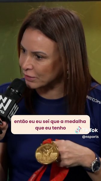 A HISTÓRIA FOI ESCRITA! 🇧🇷 Maurren Maggi foi a primeira mulher brasileira e sul-americana campeã olímpica em esportes individuais, conquistando o ouro no salto em distância em Pequim 2008. Atualmente, ela é jogadora de poker e aprendeu a jogar com Ronaldo Fenômeno. Ela conta essas e outras histórias no #FalaMaria de hoje. ▶️ 18h | YouTube 📺 21h | SKY , Claro TV (566) e Vivo Play (567) #Nsports | #saltoemdistancia | #atletismo | #CasaBrasil | #Paris2024