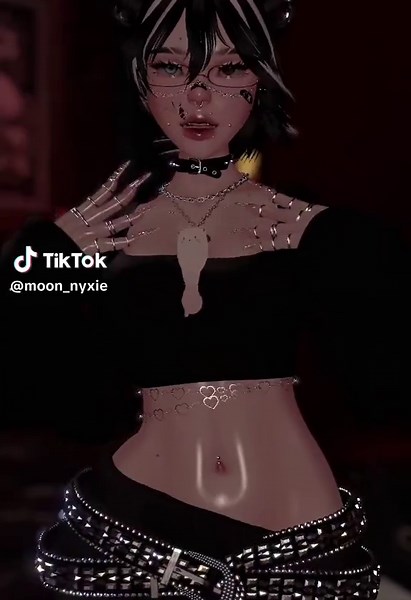 Creative VRChat Avatar for Relatable Relationships