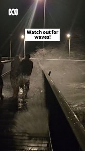Look out!🌊 Be careful around beaches during the monsoon season, especially during high tide! Even the jetty won't keep you dry!😵 Last night some seaside spectators were caught off guard as waves crashed onto the Nightcliff jetty. 📍Nightcliff, Darwin, NT 🎥Anthony Grey #NorthernTerritory #ABCDarwin #ABCAustralia #MonsoonSeason | ABC Darwin