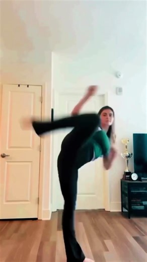 Working in Aussie heat all day? Clip it on. Stay cool. Keep working. #aussietradies #tradielife #constructionlife #workgear #heatstress coolmateau