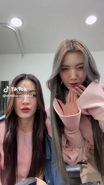 Orm Kornnaphat: Cuộc sống và Sự nghiệp