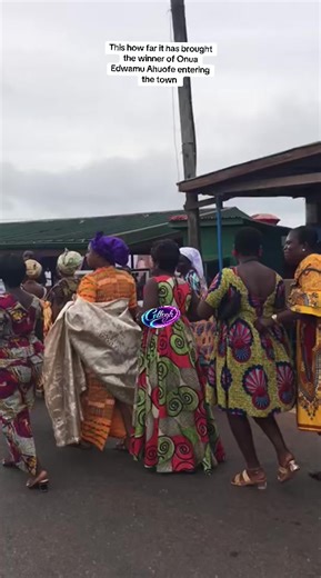 This how far it has brought the winner of Onua Edwamu Ahuofe entering the town#fypシ゚viral🖤tiktok☆♡🦋myvideo❤️❤️🥰🥰 #creatorsearchinsights #onuashowtimewithmcbrown #fypシ゚viral🖤tiktok☆♡ @Facebook @Nana Ama McBrown @Nana Asiamah Official @Queen Addobea @Mahama ode yenka official 🇬🇭 @Afropops H &BeautyClinicbackup @STREETZTRAFFIC @KOO Nyansanii A.K.A Ghana Rick