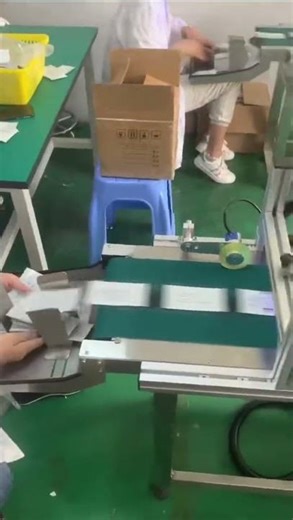 Piezoelectric inkjet printer with paging machine for multi-line printing~