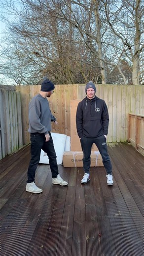 We do love delivery day! Sean ordered a new garden setup and got Shaun round to help out! New @GolfBays cage alongside a sim space tee turf mat and base! The 2026 grind is in full swing! #4sgolf #golf #fyp #Fore #golfer