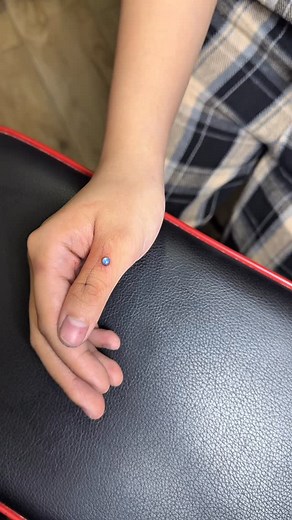 Finger dermal piercing 😘 #boheries #dermalpiercing 〰 〰 〰 〰 〰 〰 〰 〰 〰 〰 〰 BOHERIES – TATTOO & PIERCING SERVICE in HCMC 🏠343/5 Nguyễn Tri Phương P5 Q10, Tp.HCM (Kế /3 nha) 📞 Piercing: 0939 091 197 - 036 666 0023 📞 Tattoo: 093 888 9282 - 0939 091 197 (Zalo/imess/call) | Boheries Saigon