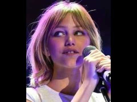 Grace VanderWaal / Singing a cappella, "Hideaway" /