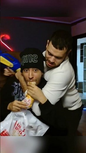 وئام سرق مني الاكل