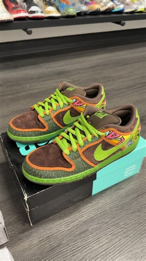 SYNDICATE on Instagram: "Brand New and Pre Owned Sneakers Available in store tomorrow 12pm! DS AJ1 black toe reimagined size 8 $125 DS AJ1 85 bred size 11.5 $500 DS AJ1 sbb size 10.5 $180 DS AJ4 Undftd size 8 $400 DS AJ4 orchid size 12W $325 DS dunk CPFM sequoia size 10.5 $325 DS dunk CPFM photo blue size 10.5 $325 DS sb dunk Yuto matcha size 8 $200 DS sb dunk parachute size 10 $125 DS sb dunk wht/gum size 10.5 $150 U AJ1 85 bred size 9.5 $300 U AJ1 Nigel size 10 $350 U AJ1 low shadow size 10.5 